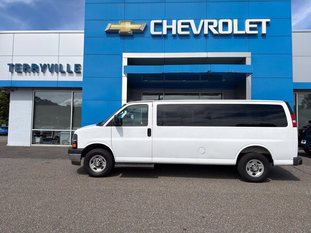 2025 Chevrolet Express Passenger 1LT