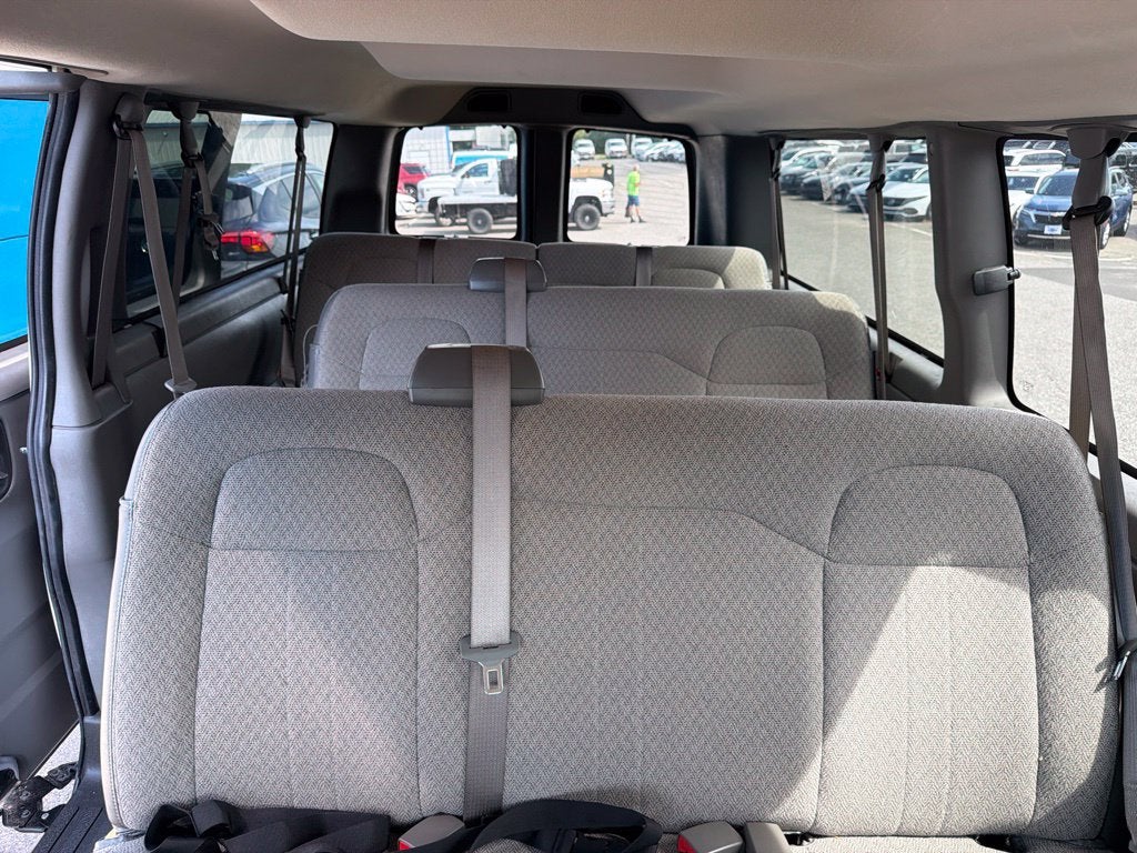 2025 Chevrolet Express Passenger 1LT