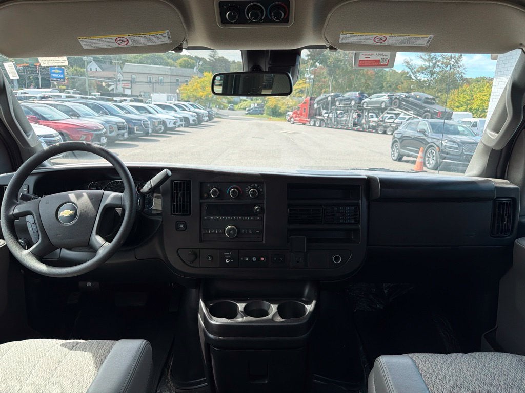 2025 Chevrolet Express Passenger 1LT