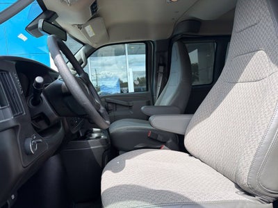 2025 Chevrolet Express Passenger 1LT