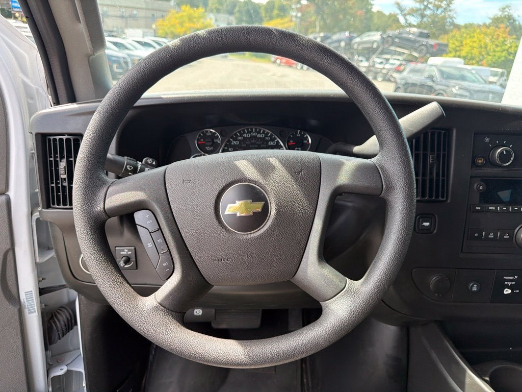 2025 Chevrolet Express Passenger 1LT