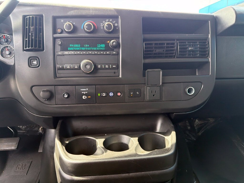 2025 Chevrolet Express Passenger 1LT