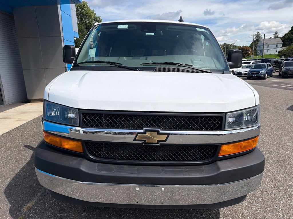 2025 Chevrolet Express Passenger 1LT