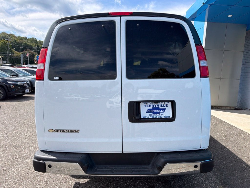 2025 Chevrolet Express Passenger 1LT