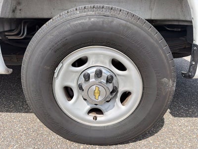 2025 Chevrolet Express Passenger 1LT
