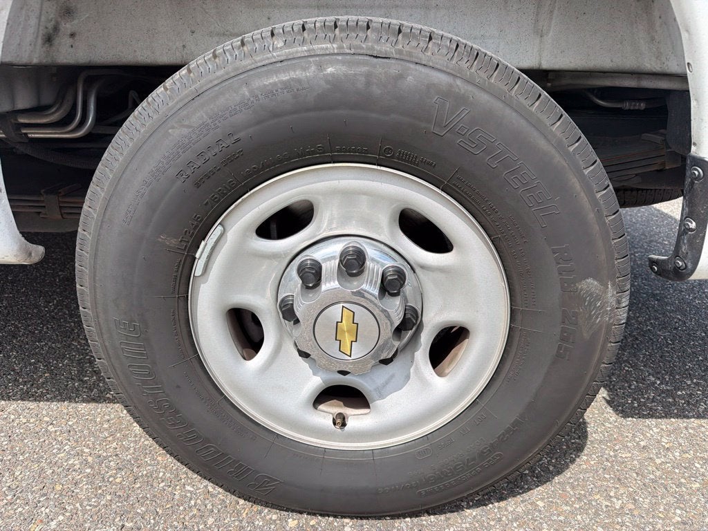 2025 Chevrolet Express Passenger 1LT
