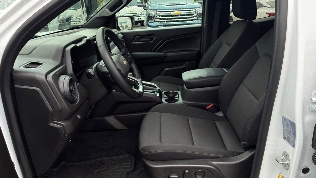 2025 Chevrolet Colorado WT/LT