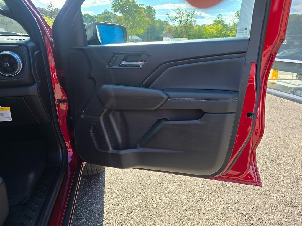 2025 Chevrolet Colorado WT/LT