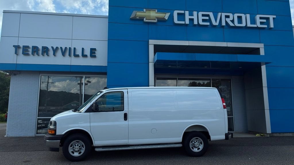 2025 Chevrolet Express Cargo WT