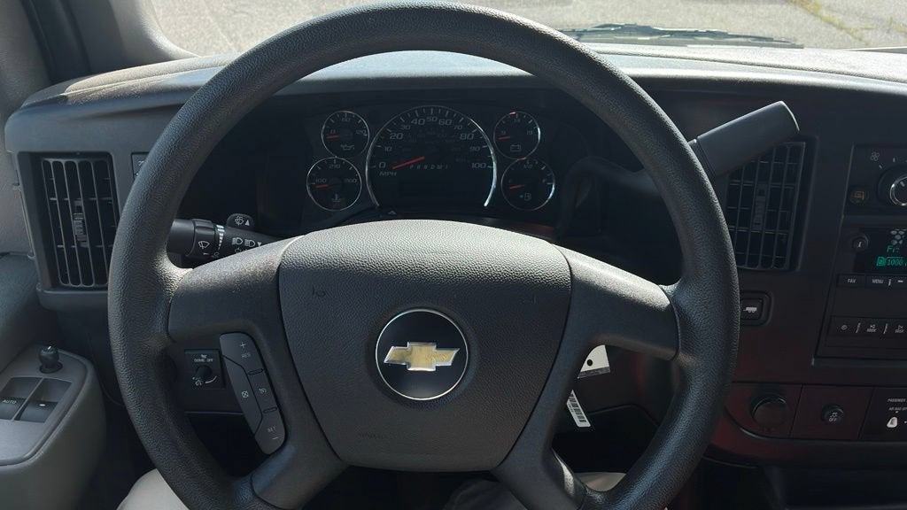 2025 Chevrolet Express Cargo WT
