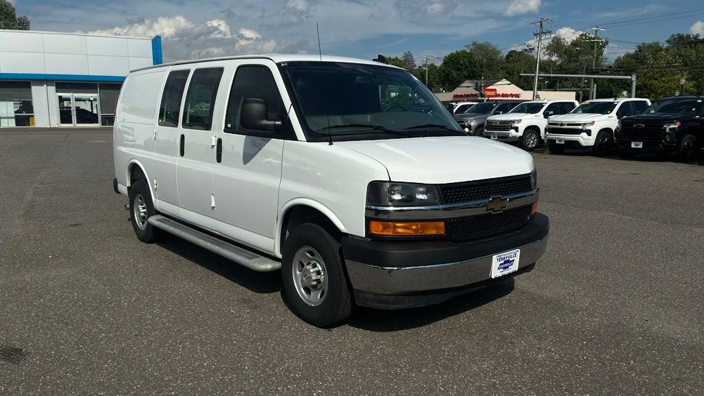 2025 Chevrolet Express Cargo WT