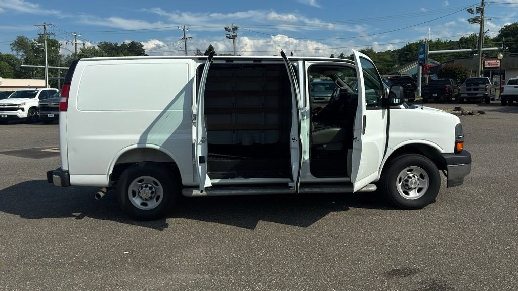 2025 Chevrolet Express Cargo WT