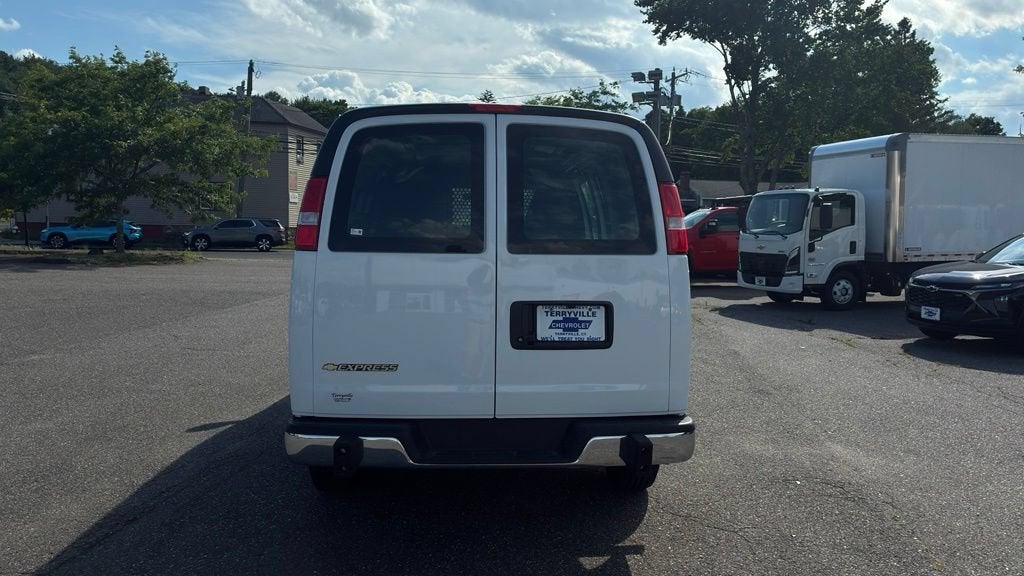 2025 Chevrolet Express Cargo WT
