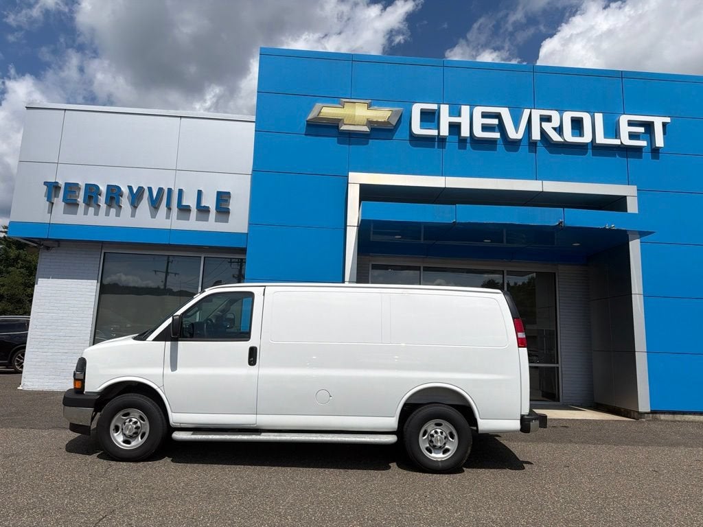 2025 Chevrolet Express Cargo WT