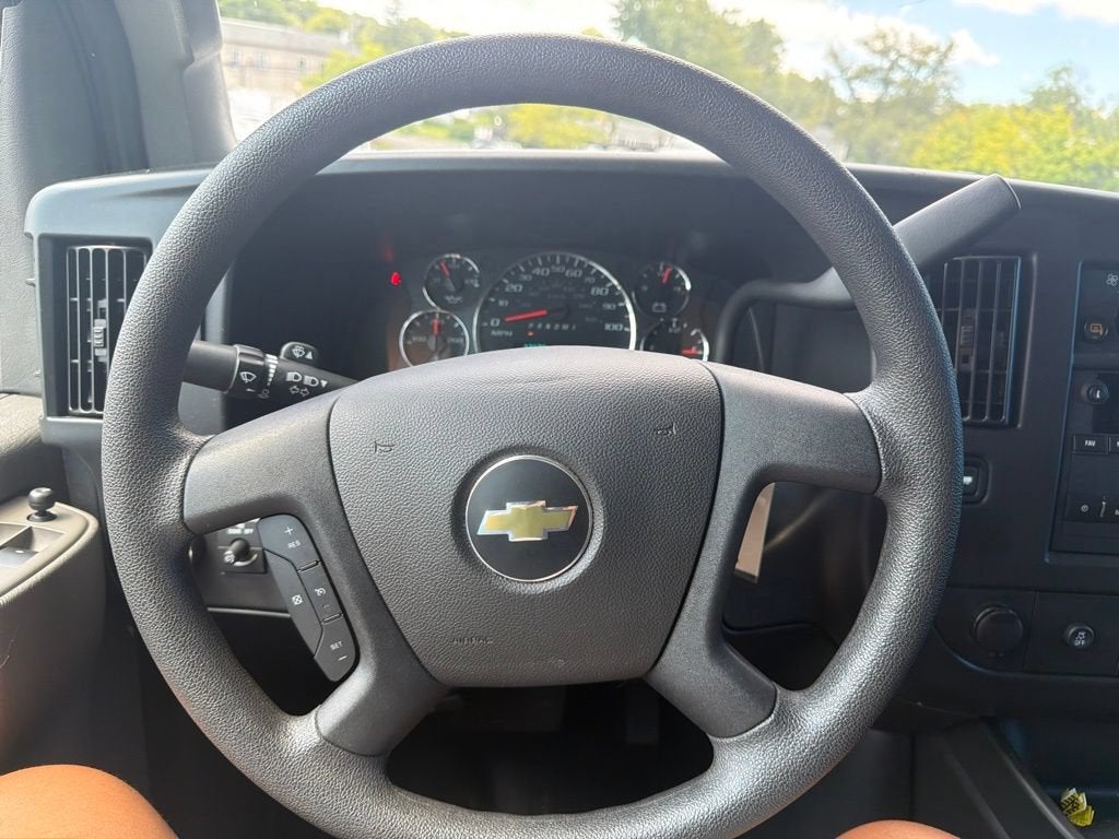 2025 Chevrolet Express Cargo WT