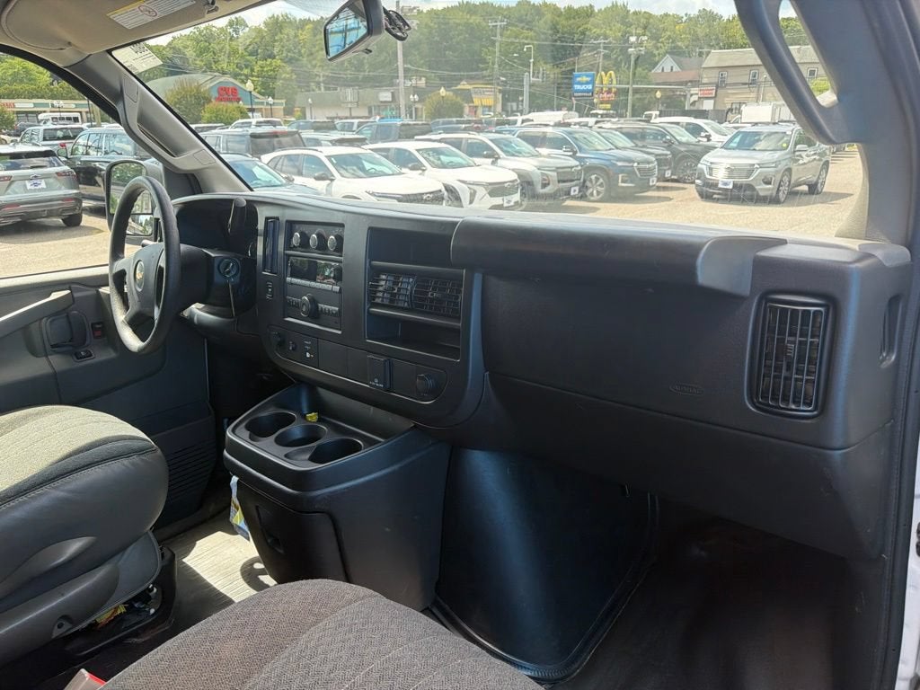 2025 Chevrolet Express Cargo WT