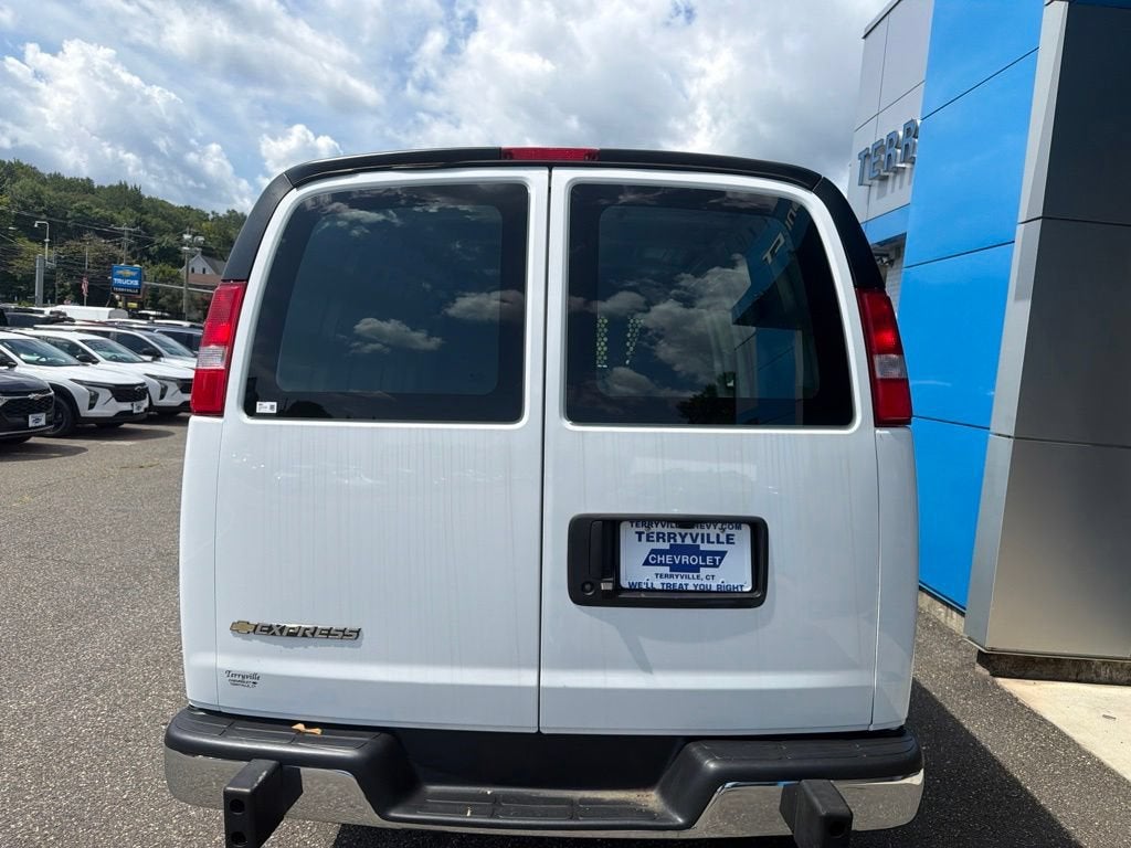 2025 Chevrolet Express Cargo WT