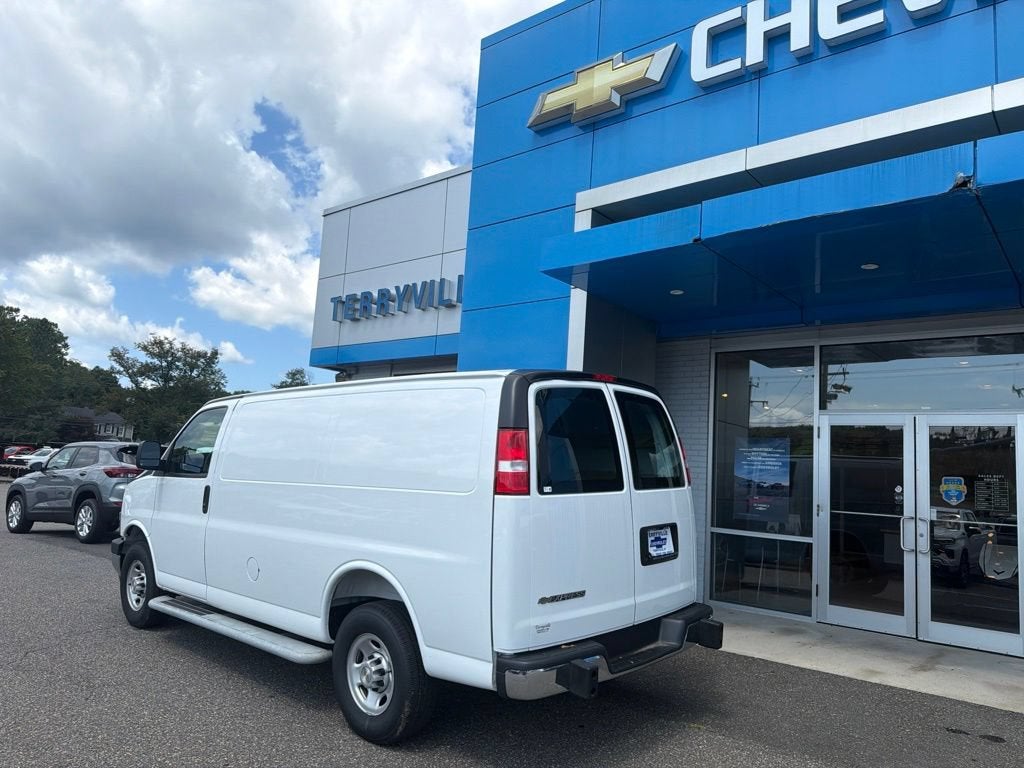 2025 Chevrolet Express Cargo WT