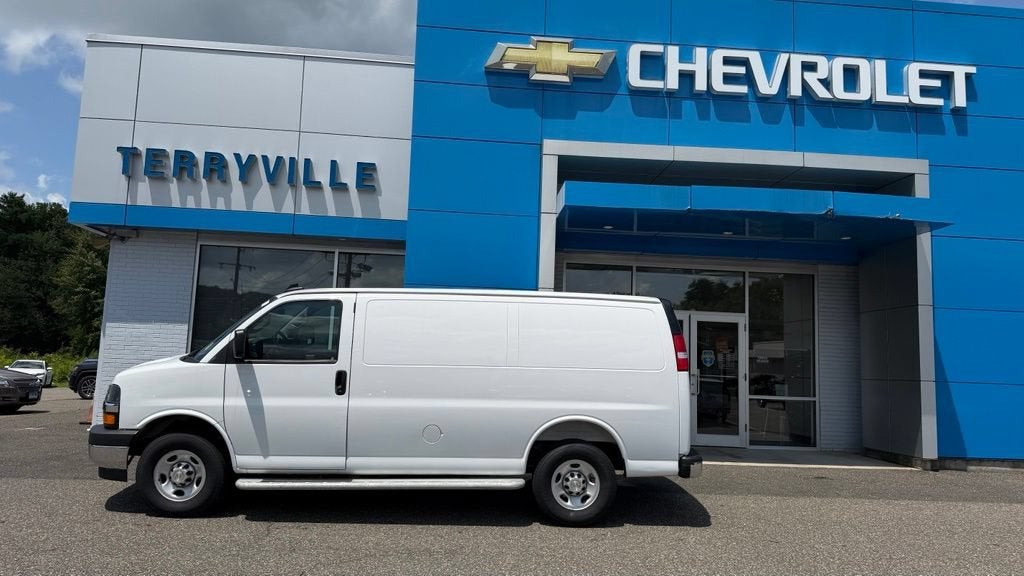 2025 Chevrolet Express Cargo WT