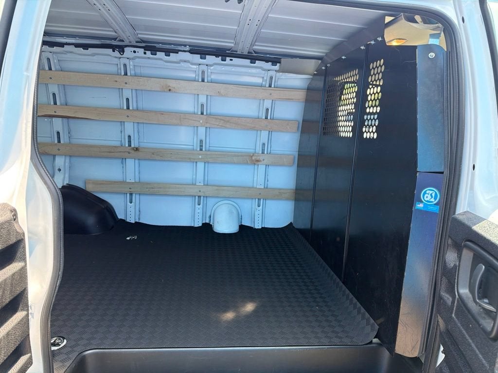 2025 Chevrolet Express Cargo WT