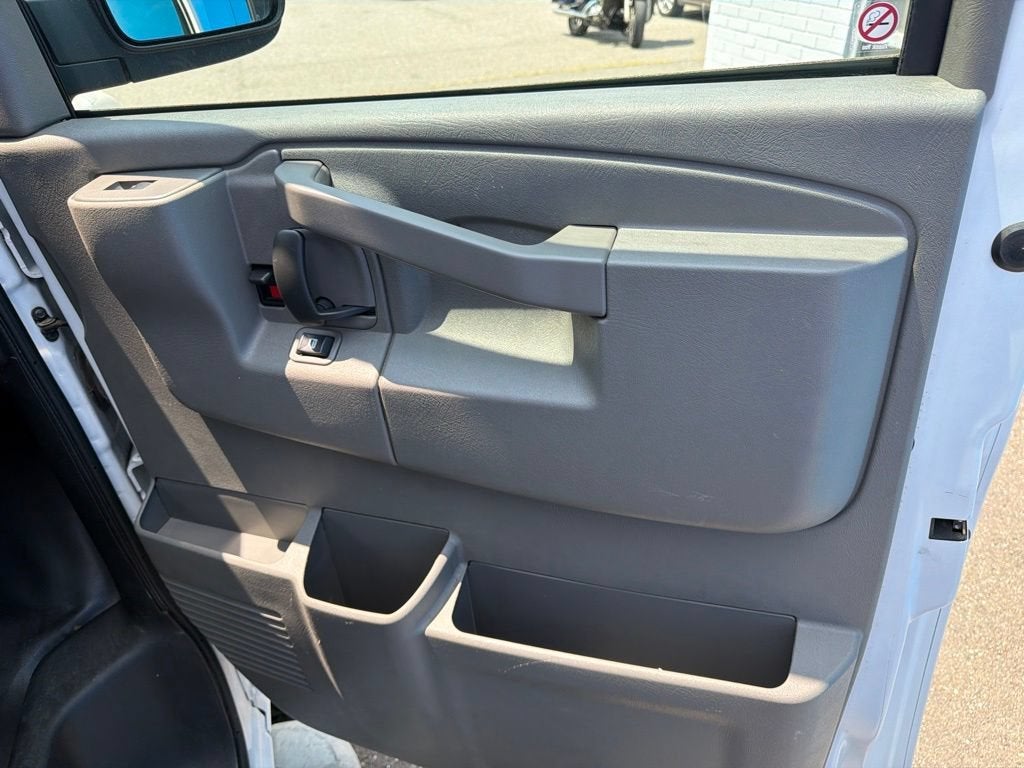 2025 Chevrolet Express Cargo WT