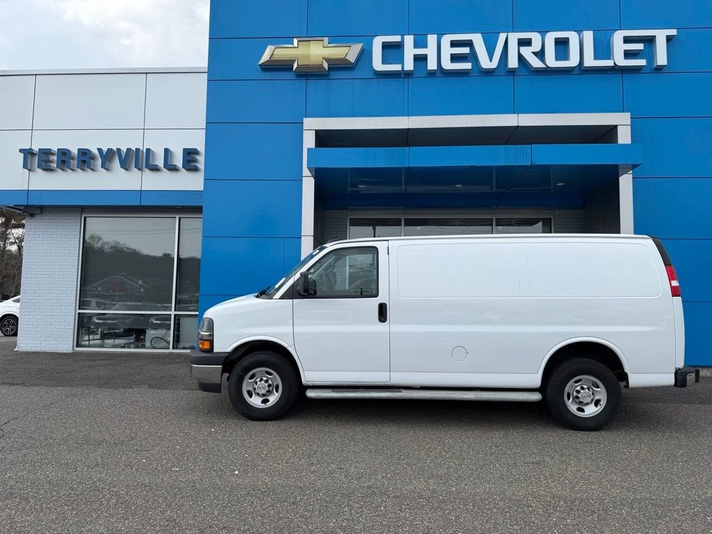 2024 Chevrolet Express 2500 Work Van HD's photo