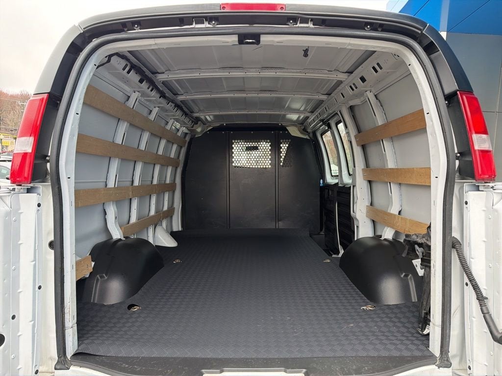 2024 Chevrolet Express Cargo 2500 WT