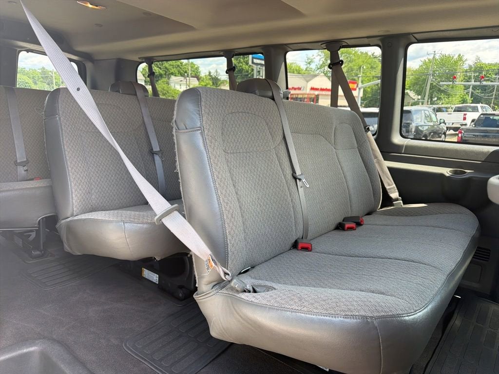 2025 GMC Savana Passenger LT