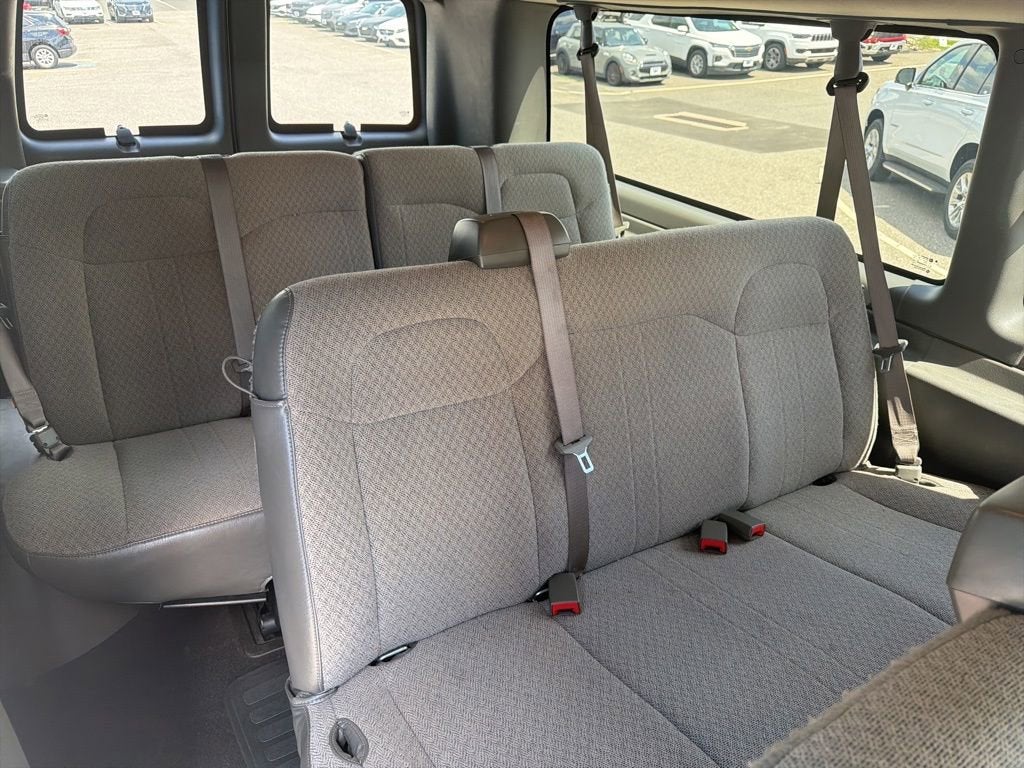 2025 GMC Savana Passenger LT