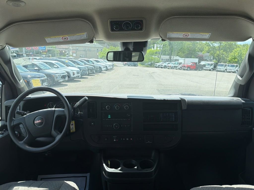 2025 GMC Savana Passenger LT