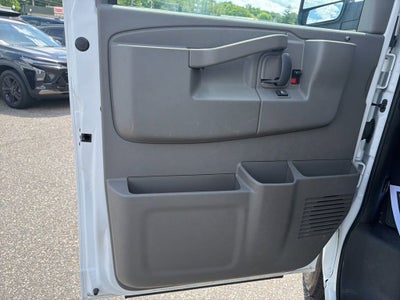 2025 GMC Savana Passenger LT