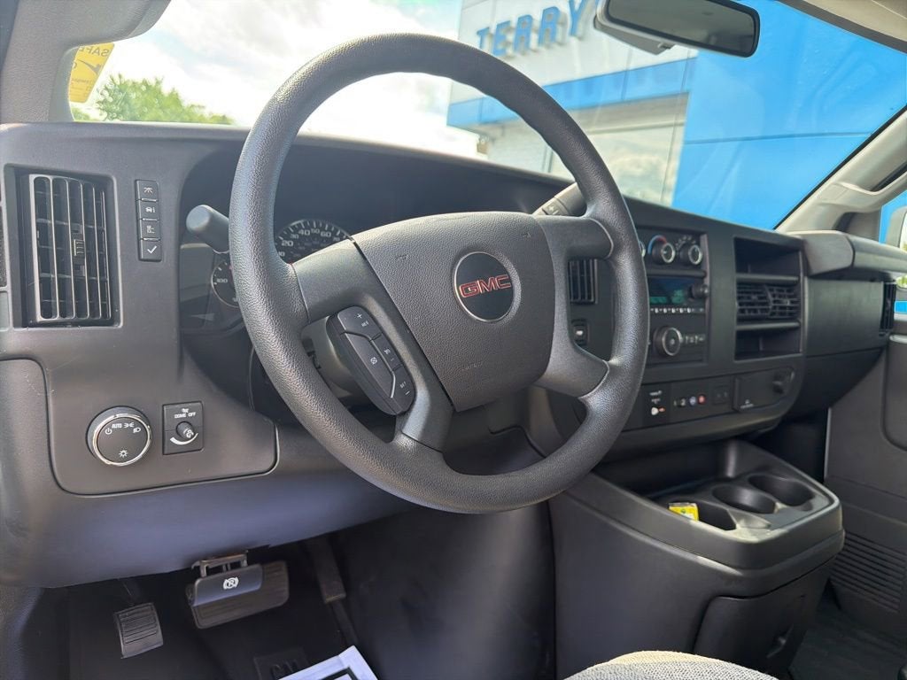 2025 GMC Savana Passenger LT
