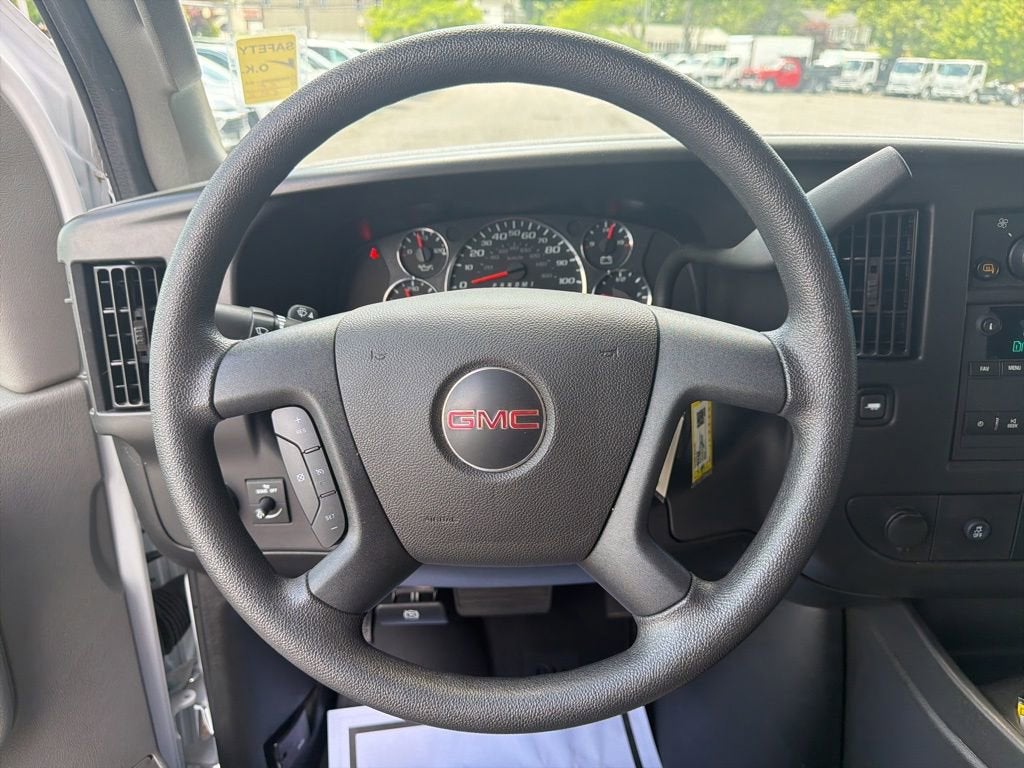 2025 GMC Savana Passenger LT