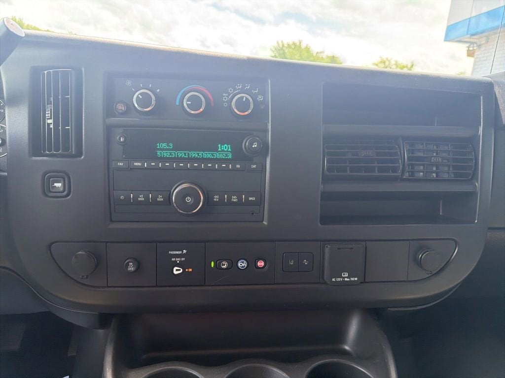 2025 GMC Savana Passenger LT
