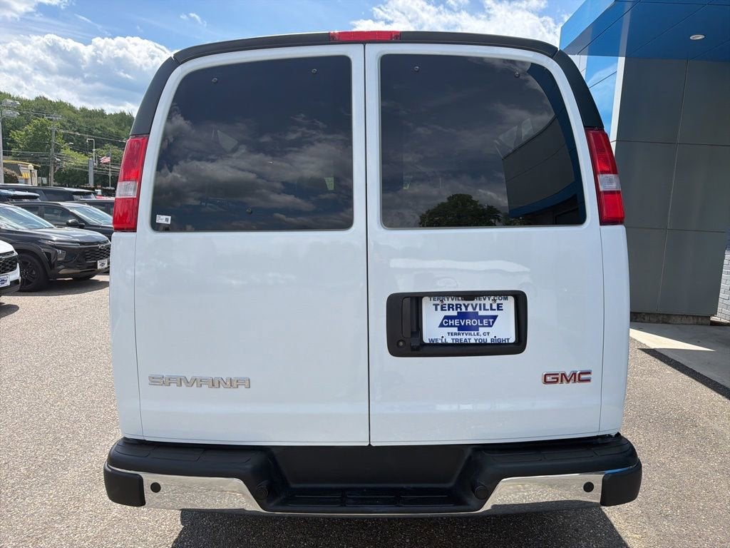 2025 GMC Savana Passenger LT
