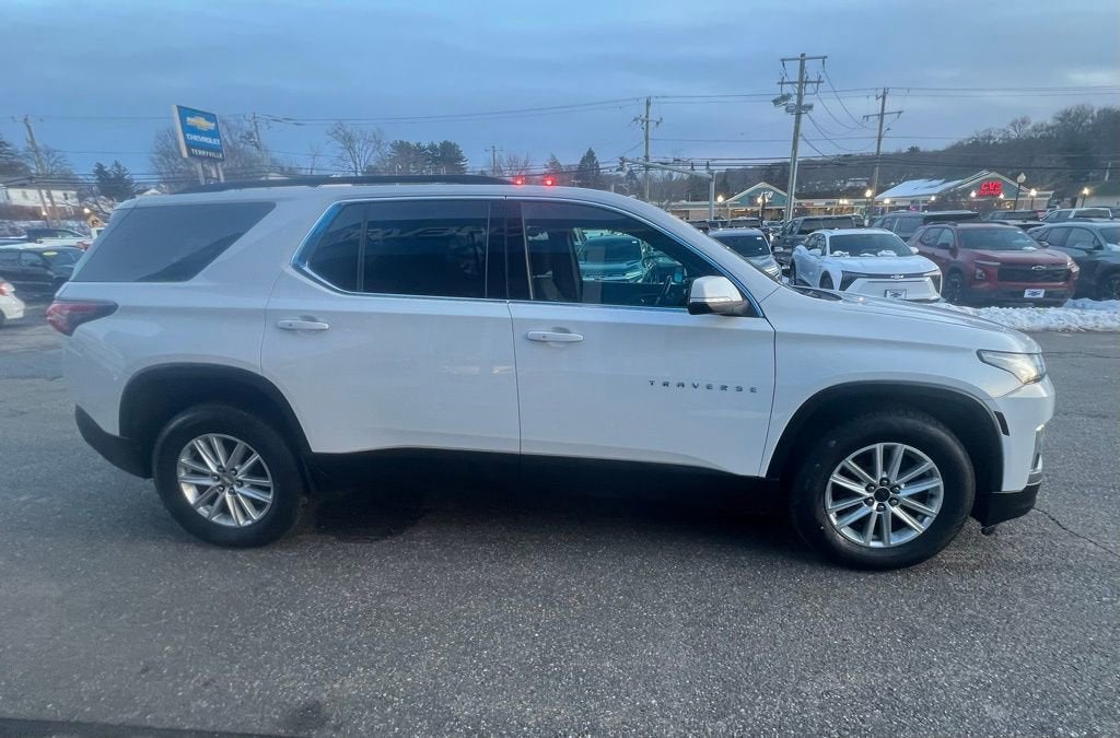 2022 Chevrolet Traverse LT Cloth