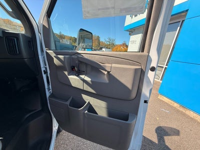 2025 Chevrolet Express Cutaway 3500 1WT