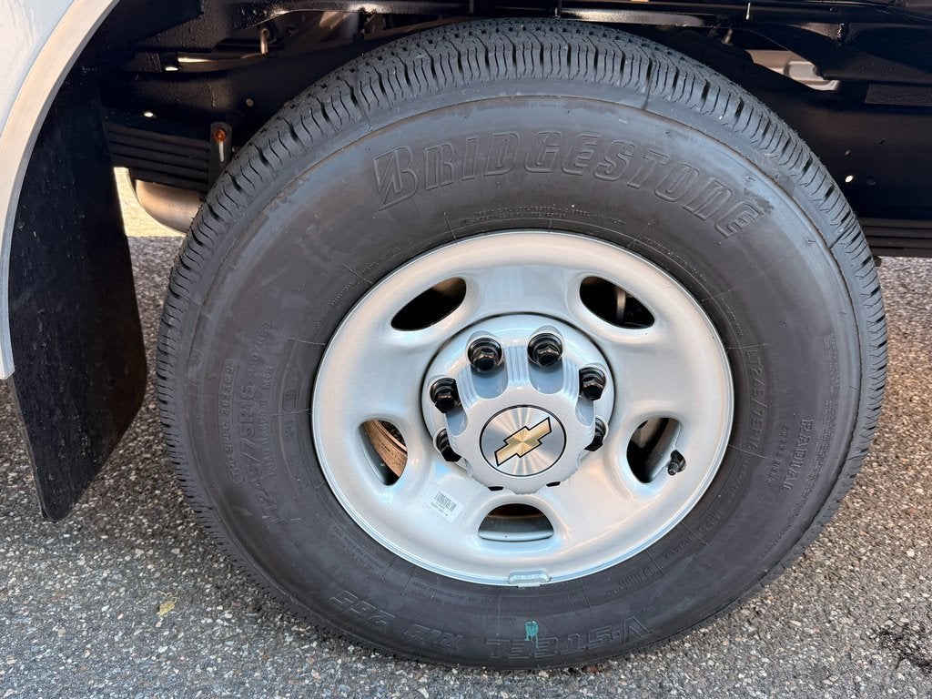 2025 Chevrolet Express Cutaway 3500 1WT