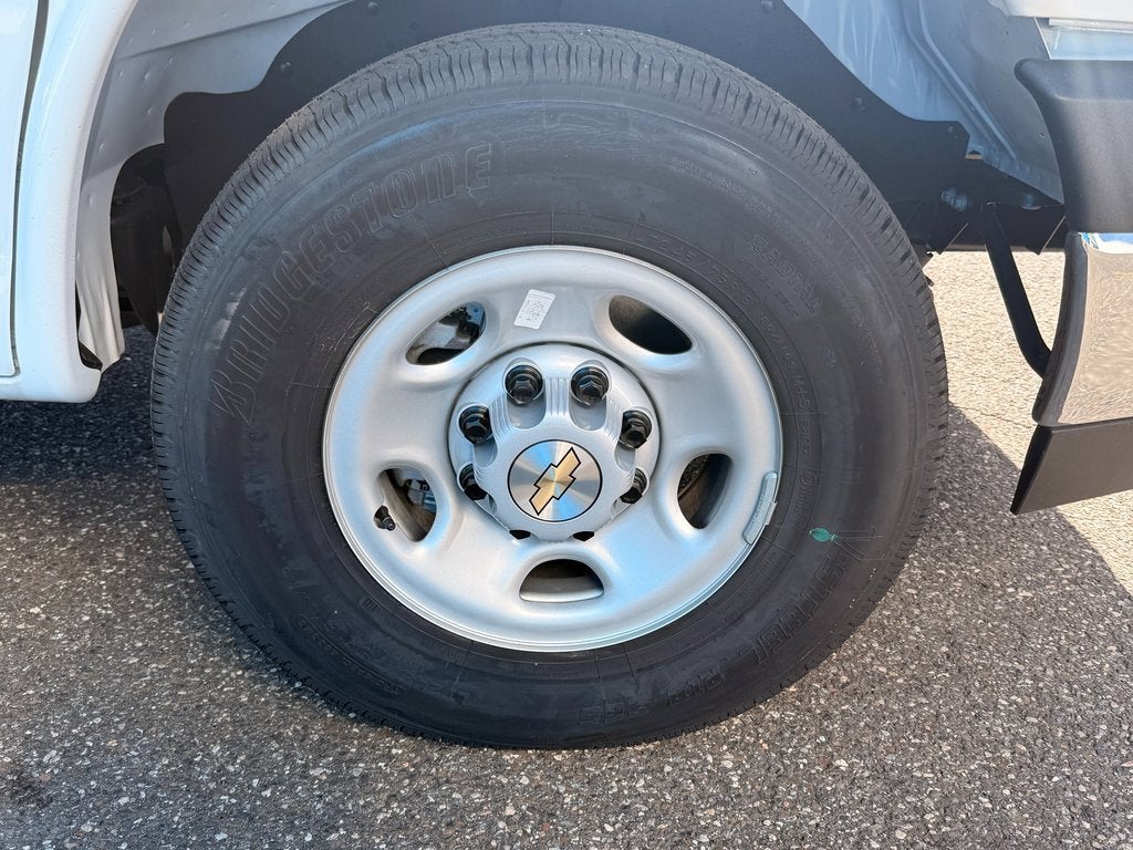 2025 Chevrolet Express Cutaway 3500 1WT