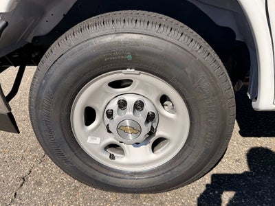 2025 Chevrolet Express Cutaway 3500 1WT