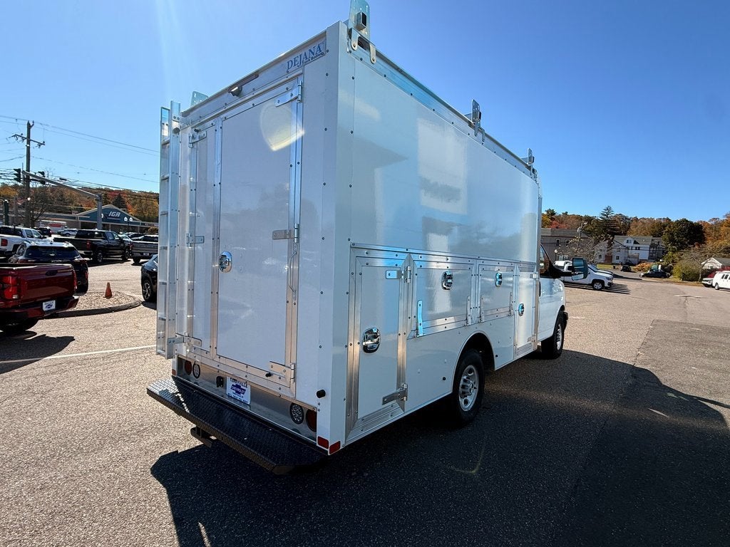 2025 Chevrolet Express Cutaway 3500 1WT