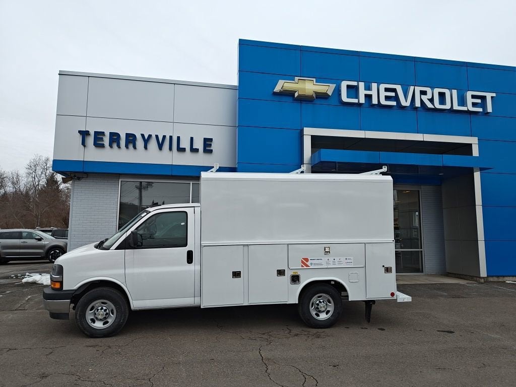 2026 Chevrolet Express Cutaway 3500 1WT