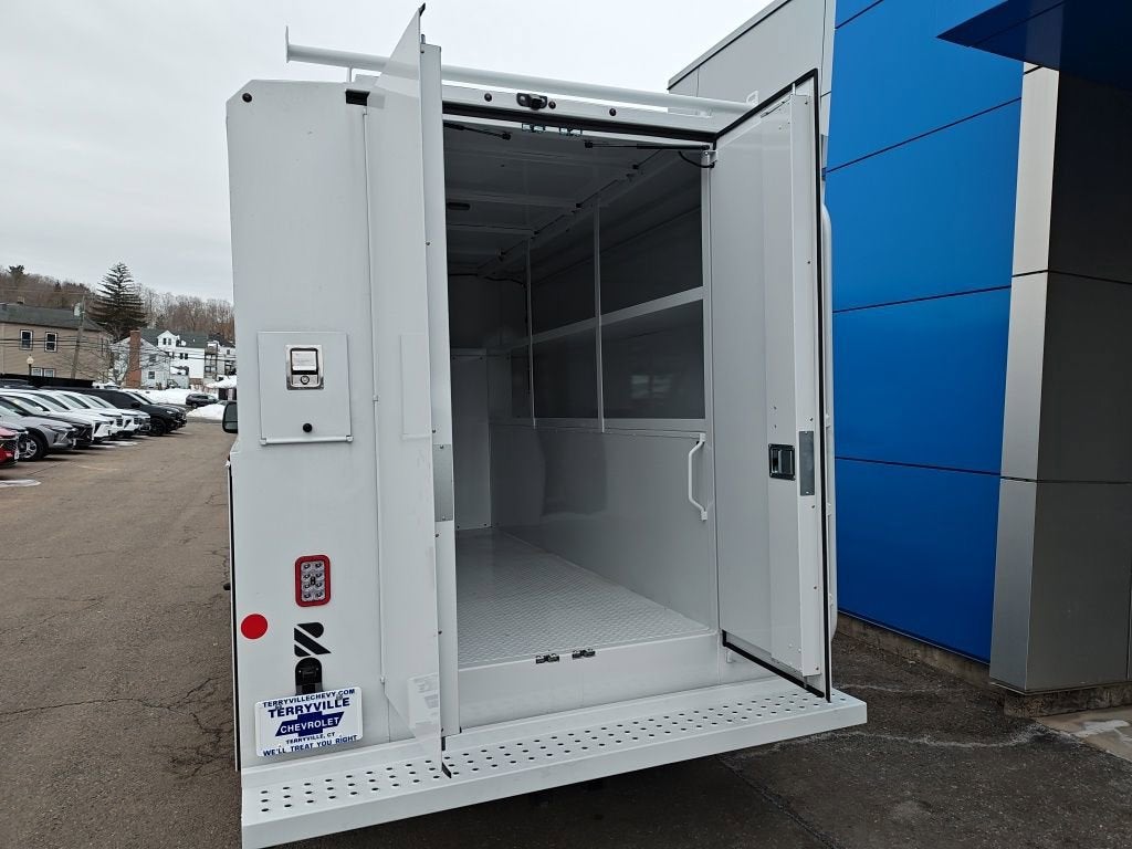 2026 Chevrolet Express Cutaway 3500 1WT