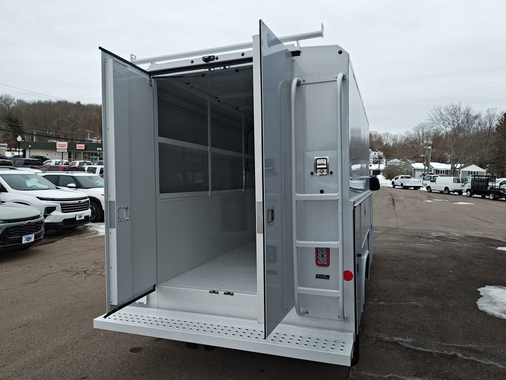 2026 Chevrolet Express Cutaway 3500 1WT