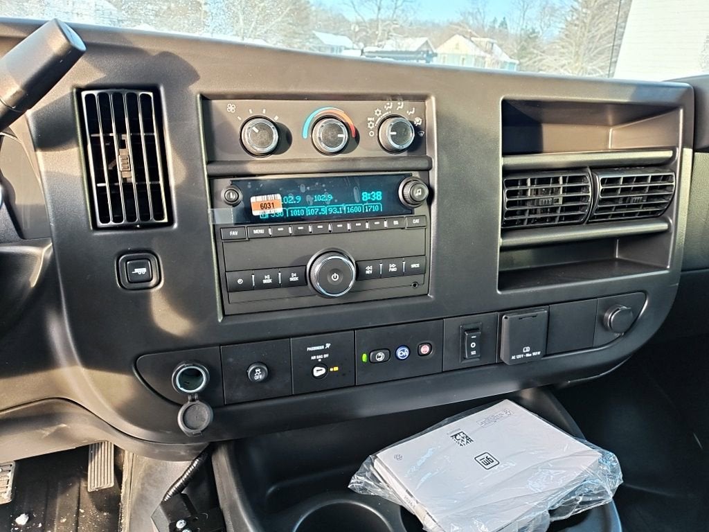 2026 Chevrolet Express Cutaway 3500 1WT