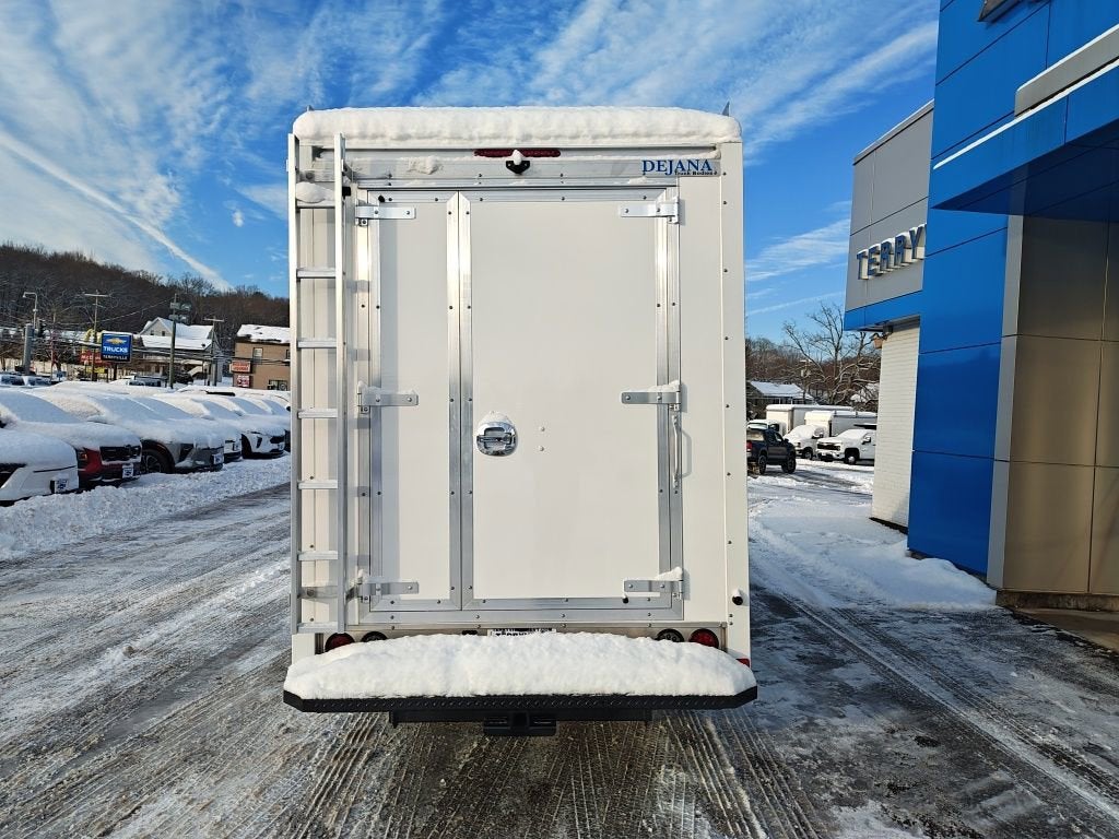 2026 Chevrolet Express Cutaway 3500 1WT