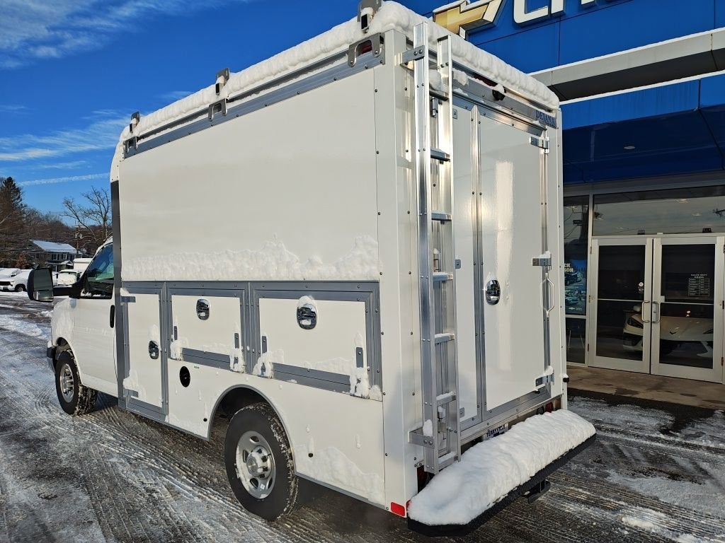 2026 Chevrolet Express Cutaway 3500 1WT