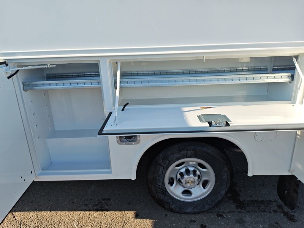 2026 Chevrolet Express Cutaway 3500 1WT