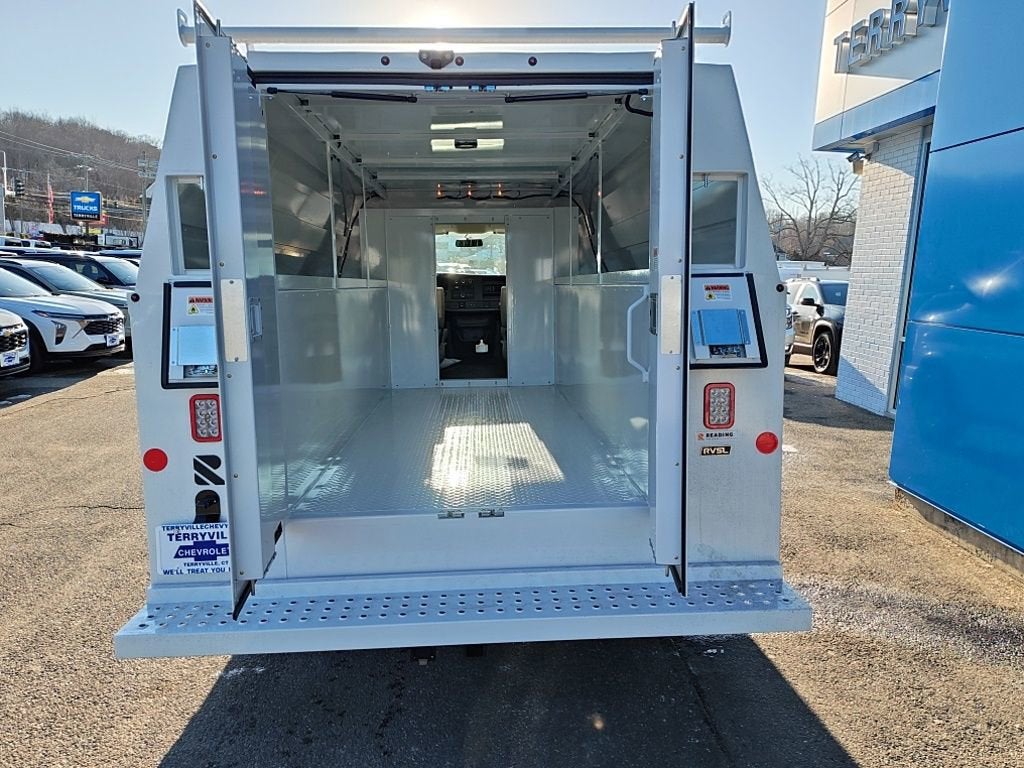 2026 Chevrolet Express Cutaway 3500 1WT