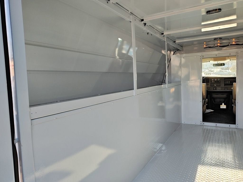 2026 Chevrolet Express Cutaway 3500 1WT